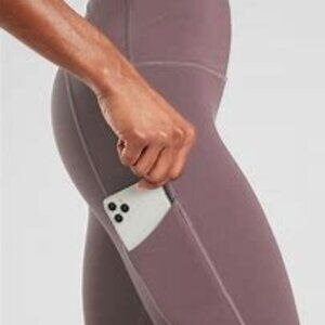 NWT Athleta Ultimate Stash II 7/8 Tight